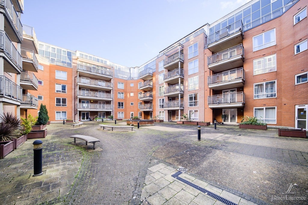 Flat Regent Place in Birmingham