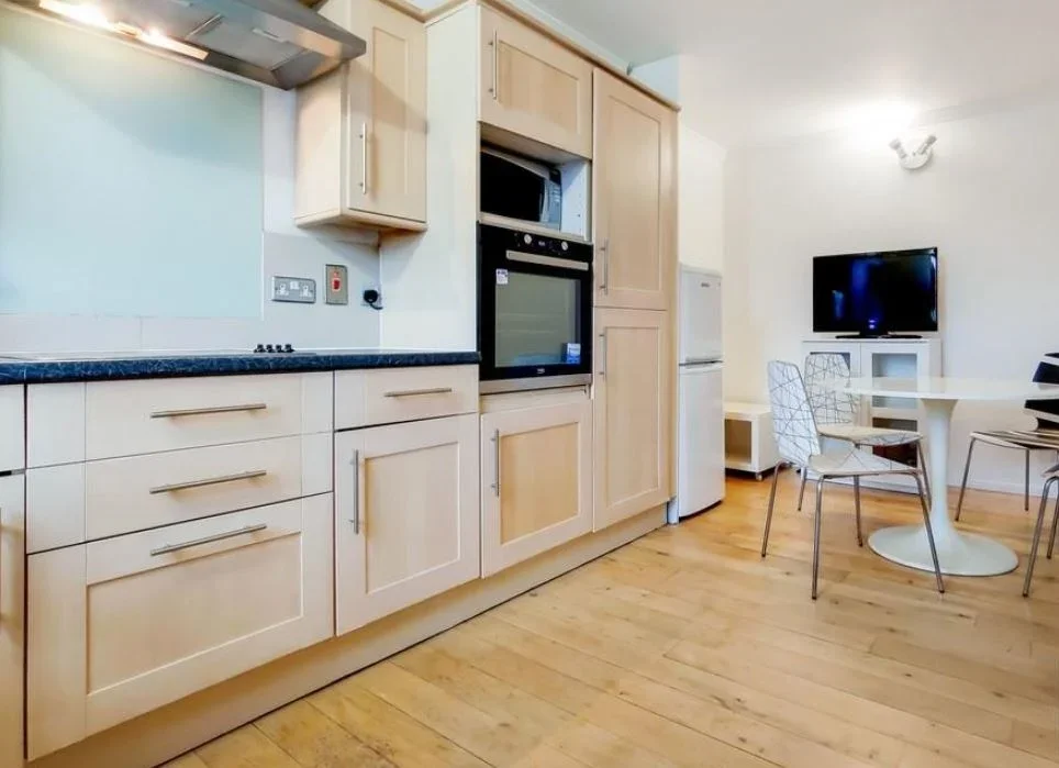 Room Randall Rents in Greater London