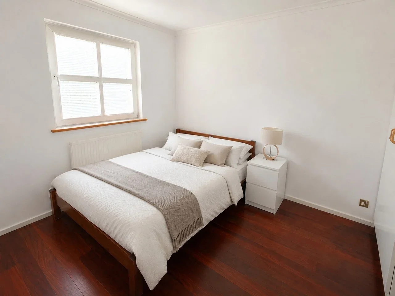 Room Randall Rents in Greater London