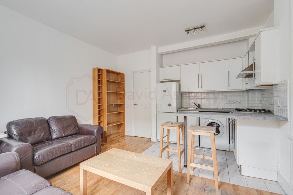 Flat Caledonian Road in Greater London