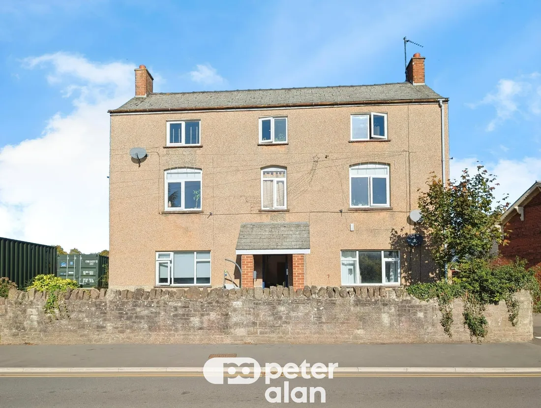 Flat Fitzroy Close in Monmouth