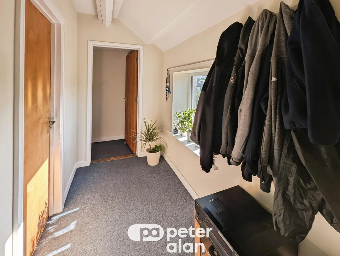 Flat Fitzroy Close in Monmouth