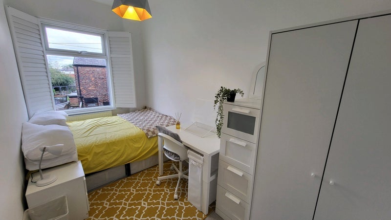 Room Ryan Street in Manchester