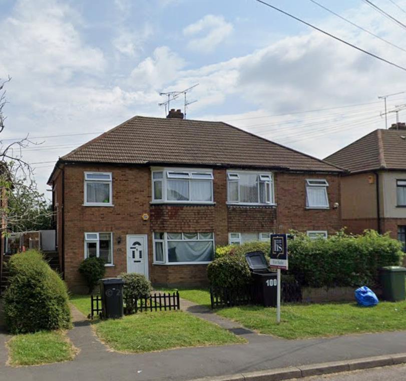 Flat Doddinghurst Road in Brentwood