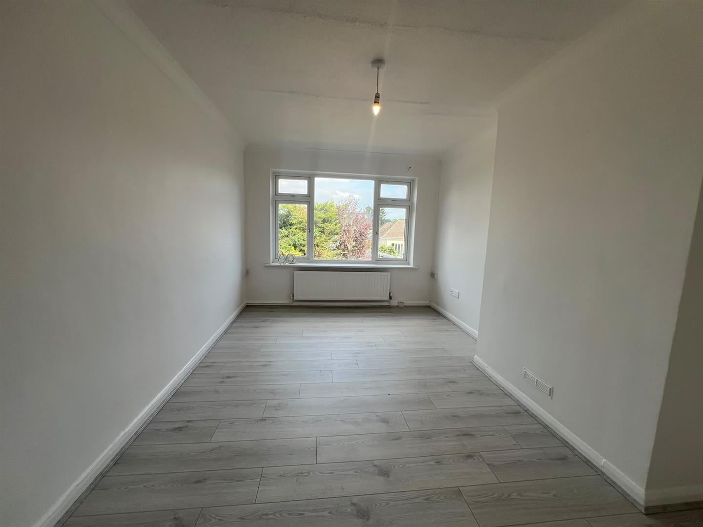 Flat Doddinghurst Road in Brentwood