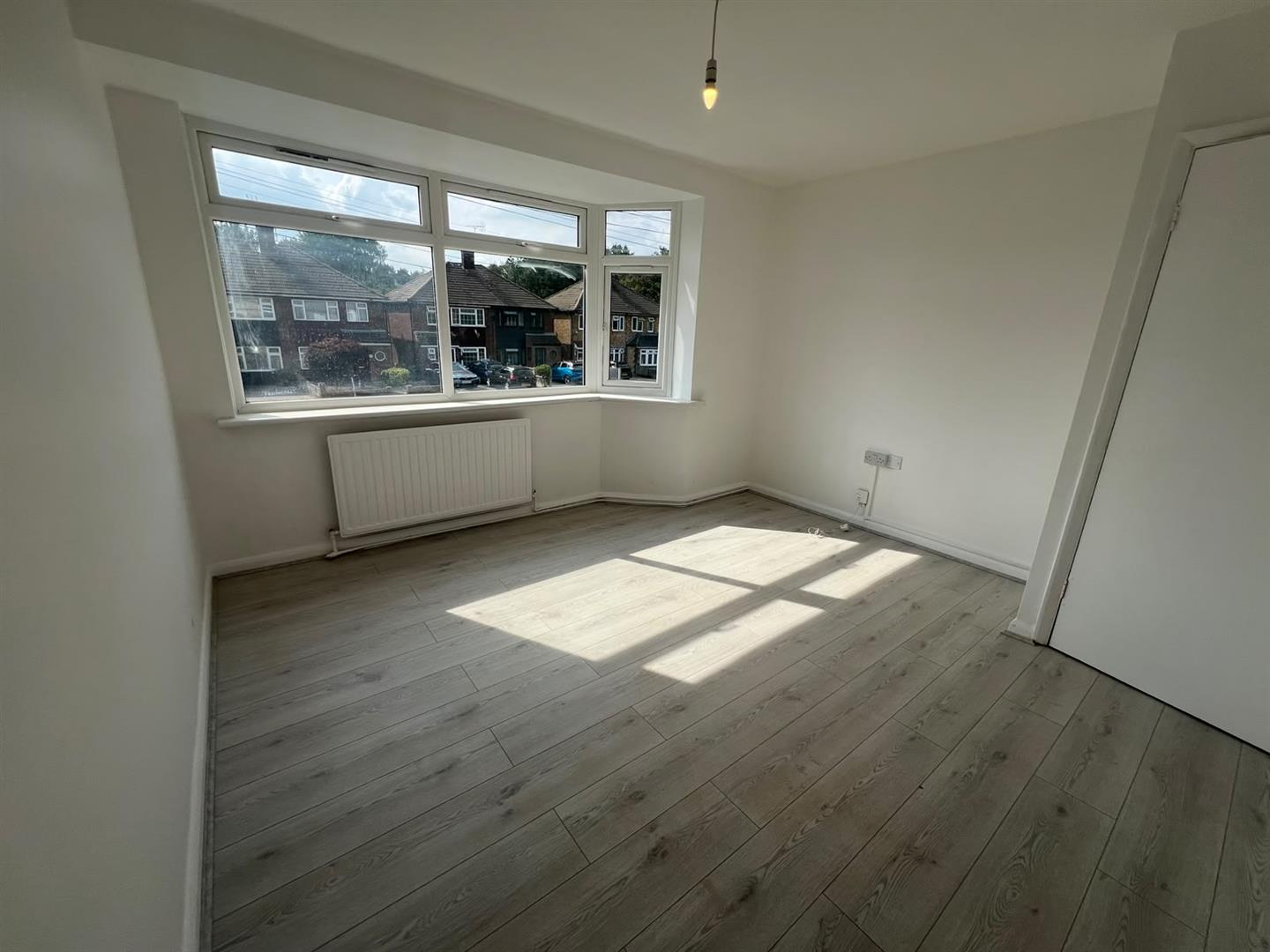Flat Doddinghurst Road in Brentwood