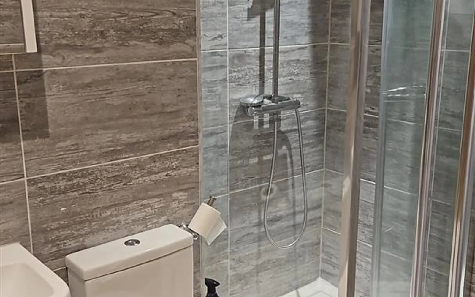 Flat Biddestone Road in Greater London