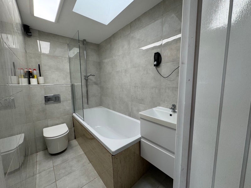 Room Broome Avenue in Charnwood