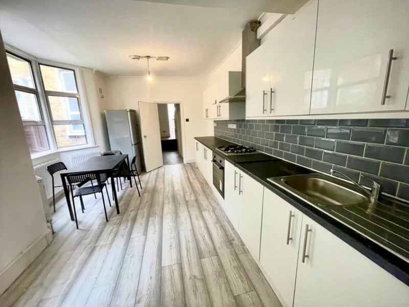 Room Lordsmead Road in Greater London