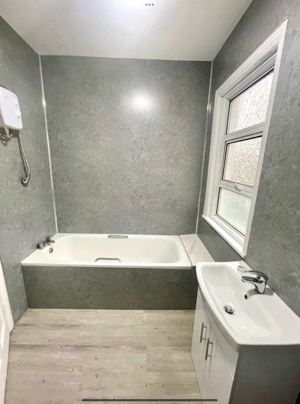 Room Lordsmead Road in Greater London