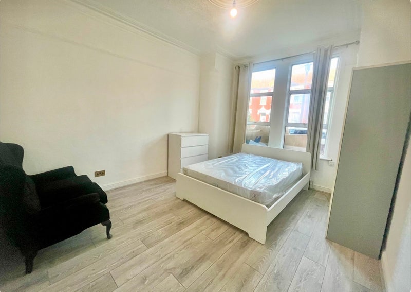 Room Lordsmead Road in Greater London