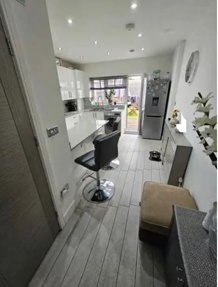 Room Priestley Road in Greater London