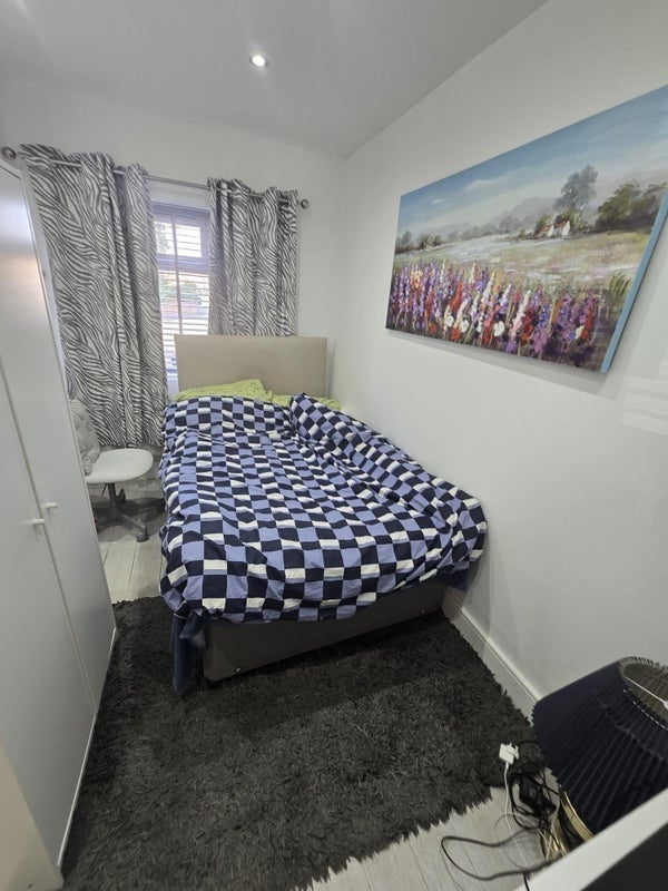 Room Priestley Road in Greater London