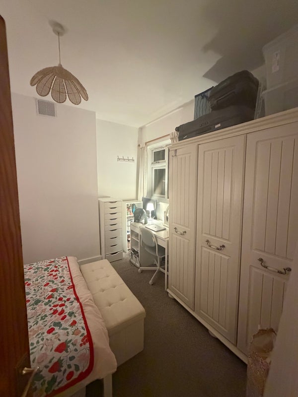 Room Hydethorpe Road in Greater London