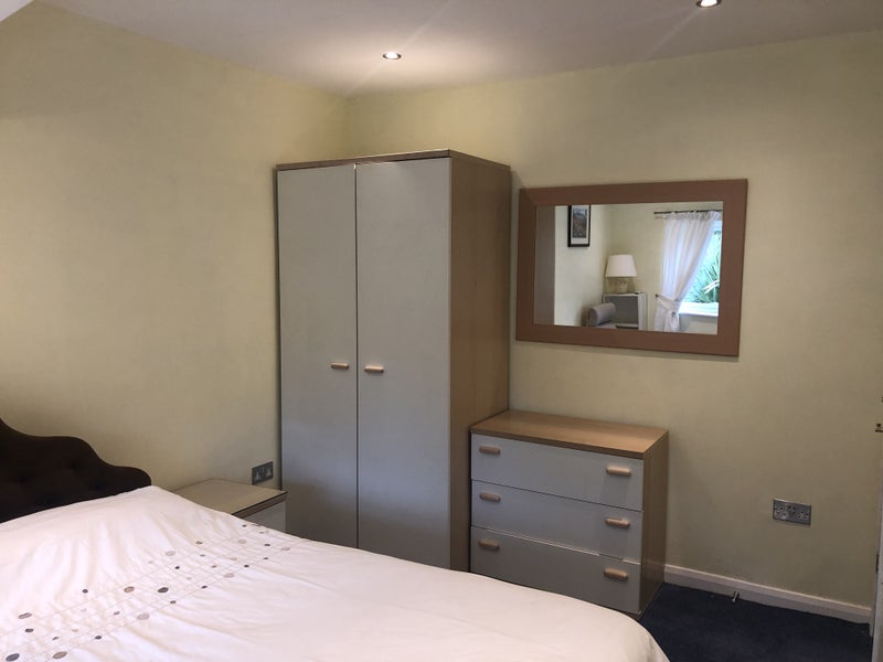 Room Lynwood Crescent in Sunningdale