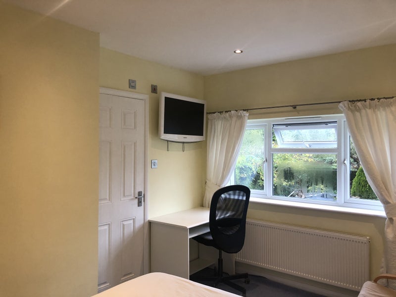 Room Lynwood Crescent in Sunningdale