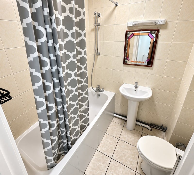 Flat Raven Row in Greater London