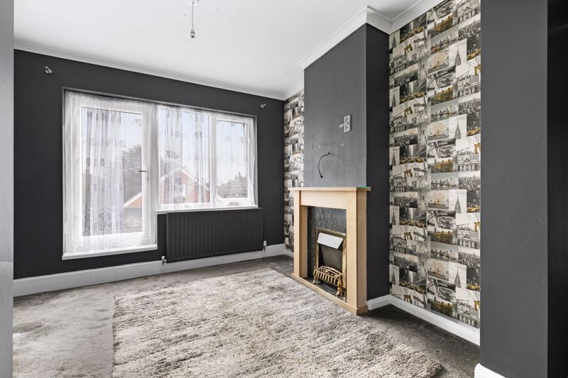 Flat Molesey Road in Elmbridge