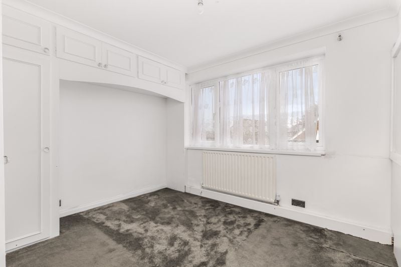 Flat Molesey Road in Elmbridge