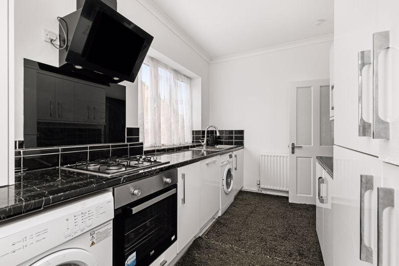 Flat Molesey Road in Elmbridge
