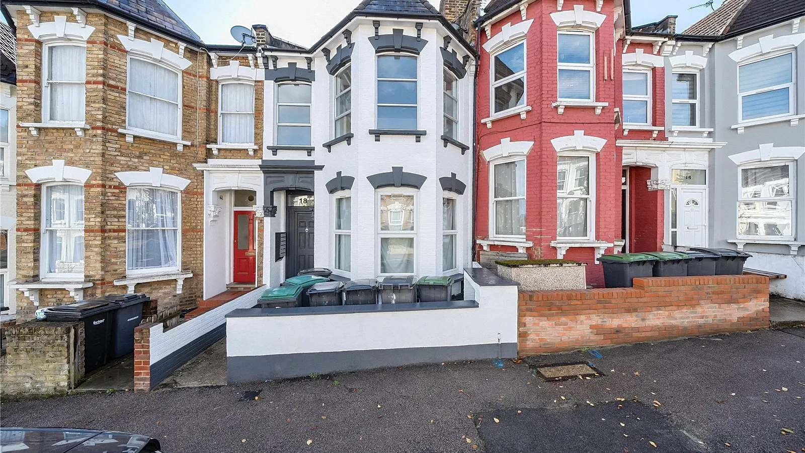 Room Duckett Road in Greater London