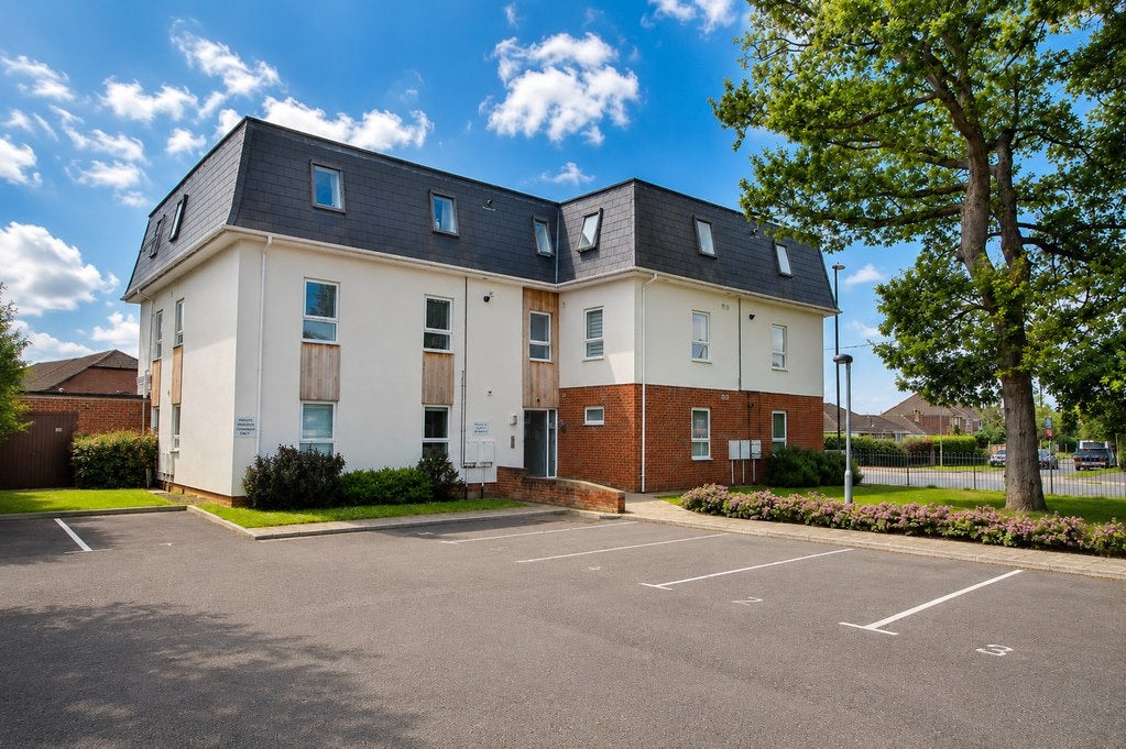 Flat Hart Plain Avenue in Havant