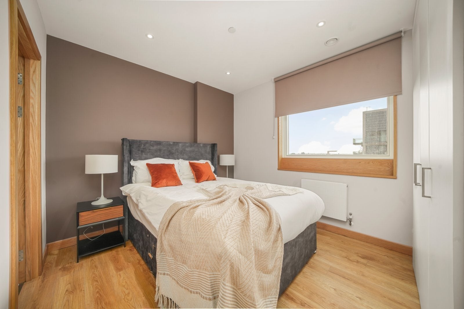 Flat Anthems Way in Greater London