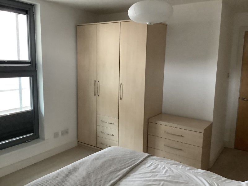 Room Hardwicks Square in Greater London