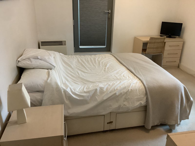 Room Hardwicks Square in Greater London
