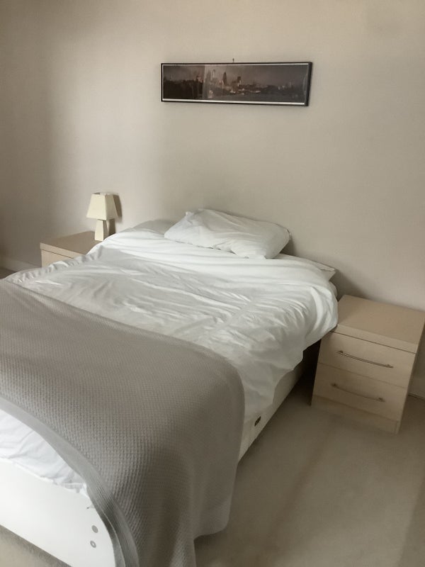 Room Hardwicks Square in Greater London