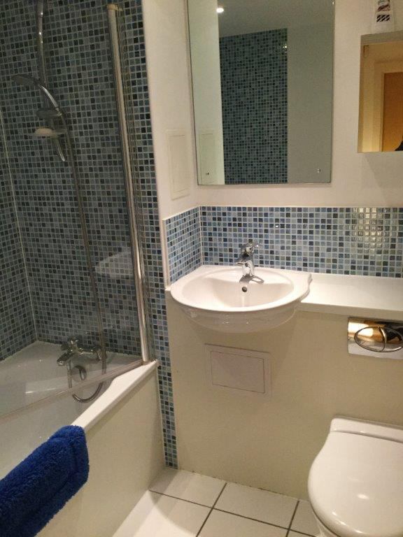 Room Hardwicks Square in Greater London