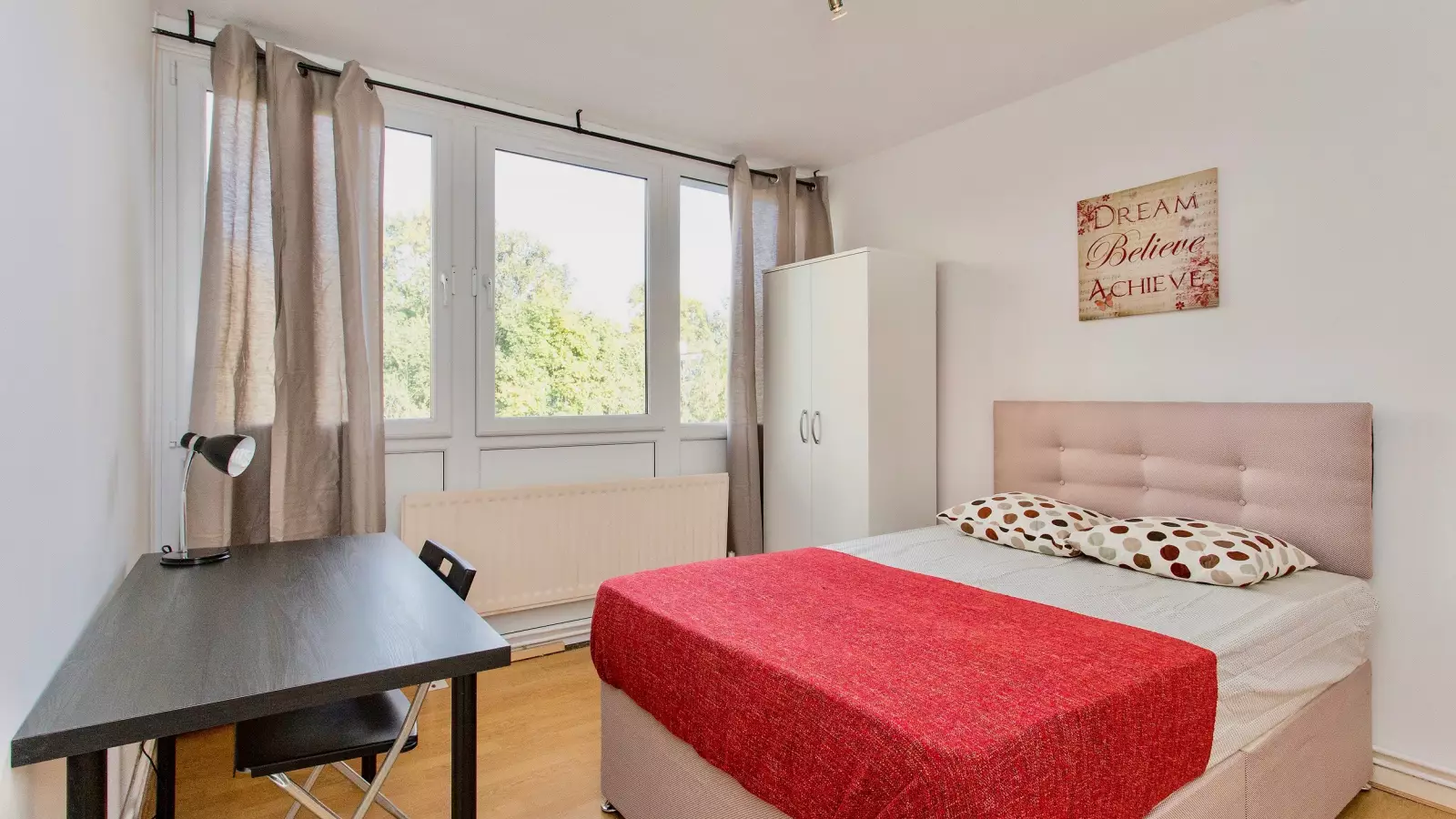 Flat Fontley Way in Greater London