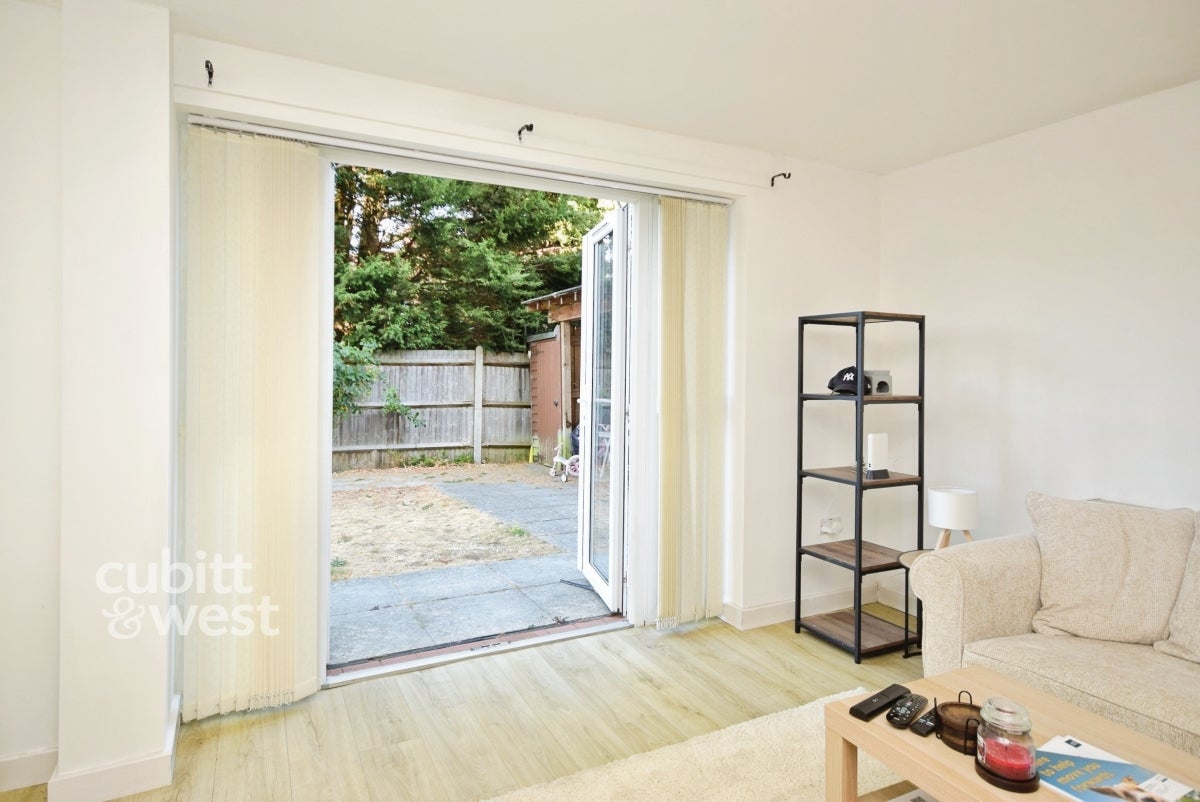 Flat Oakdene Road in Reigate and Banstead