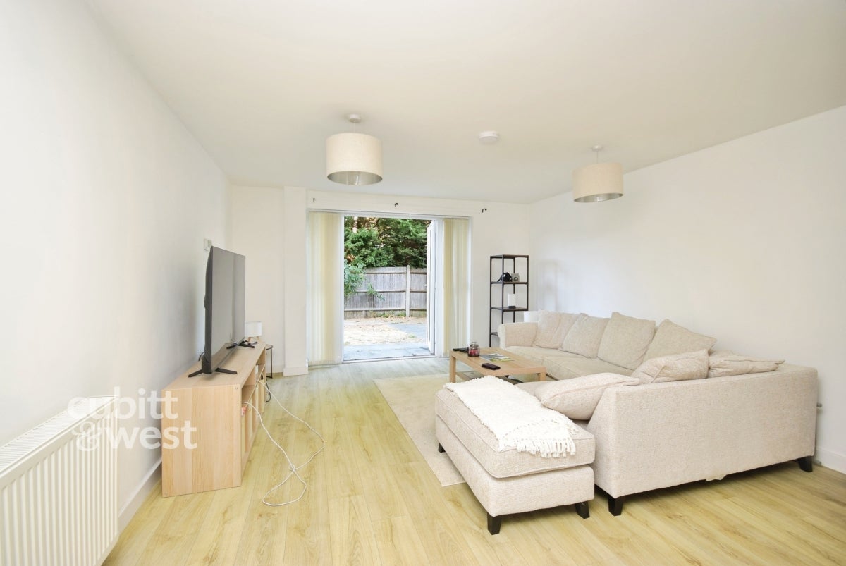 Flat Oakdene Road in Reigate and Banstead