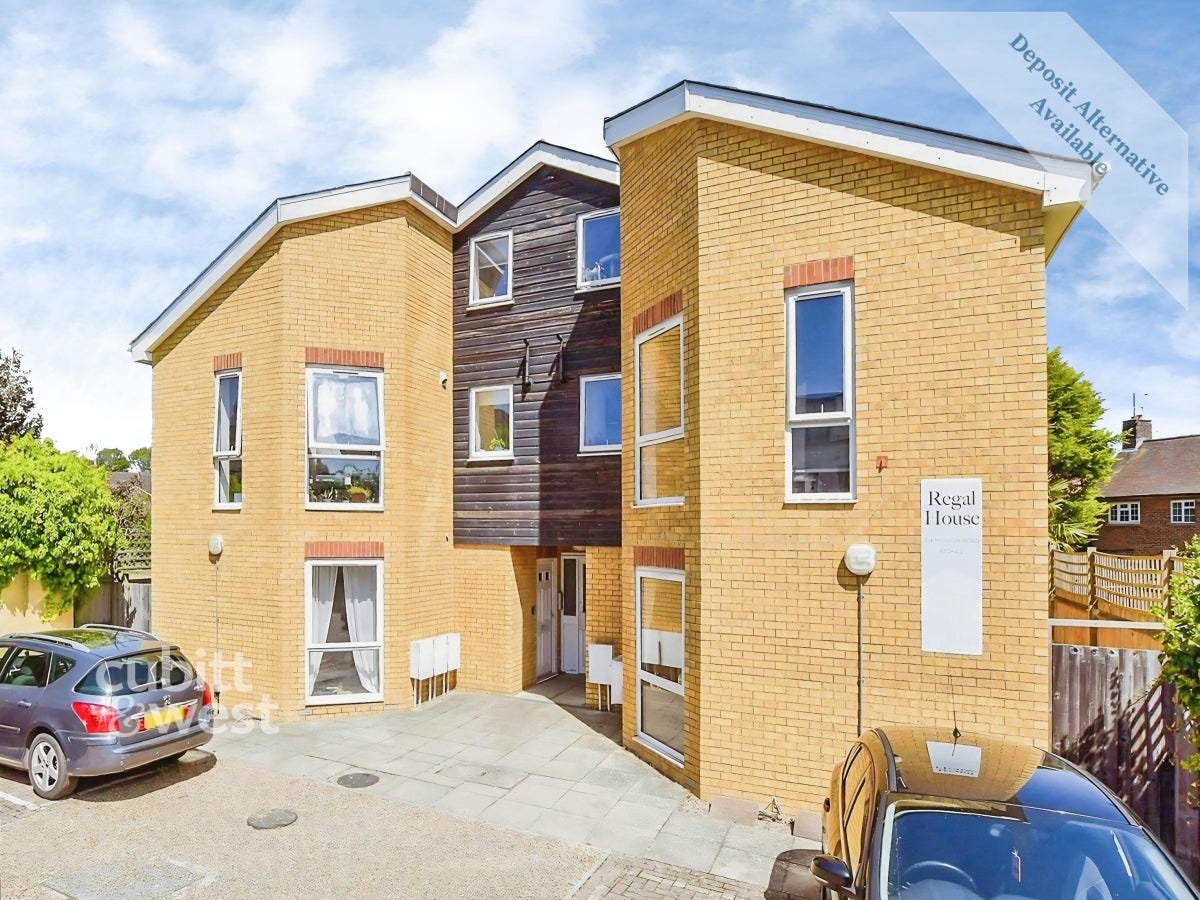 Flat Oakdene Road in Reigate and Banstead