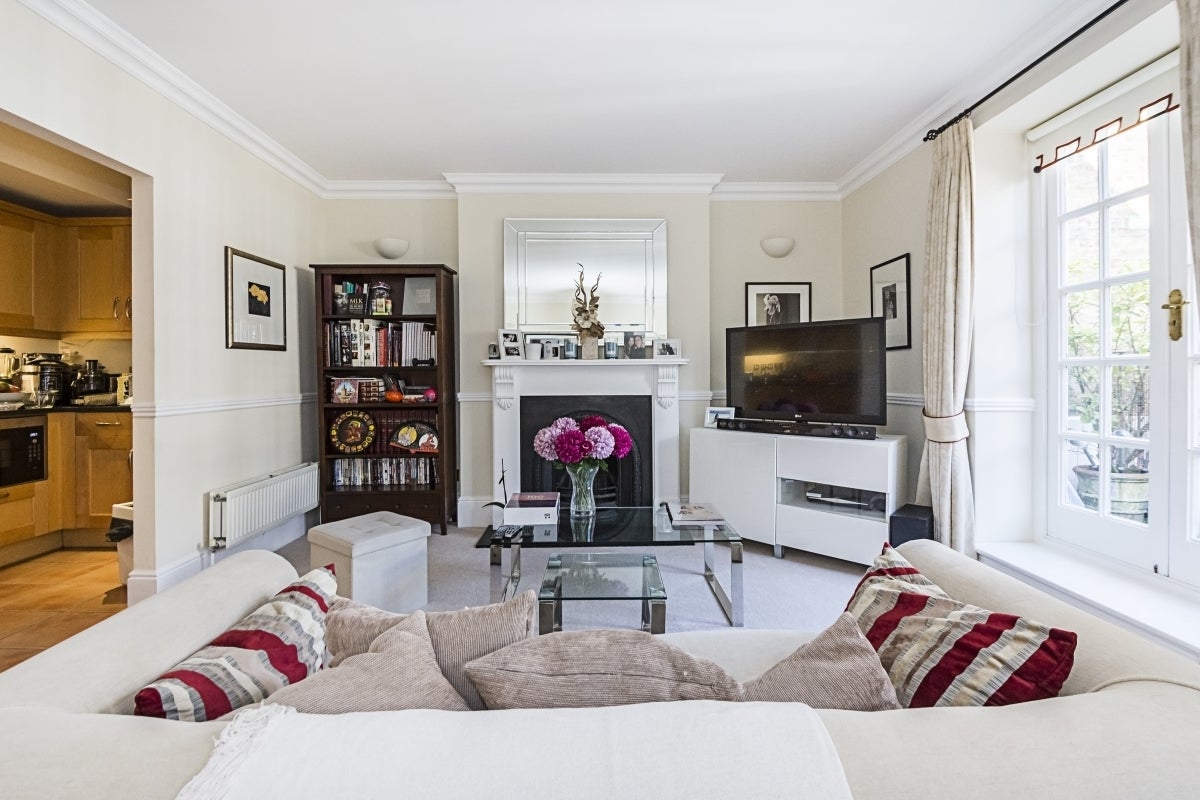 Flat Phillimore Walk in Greater London
