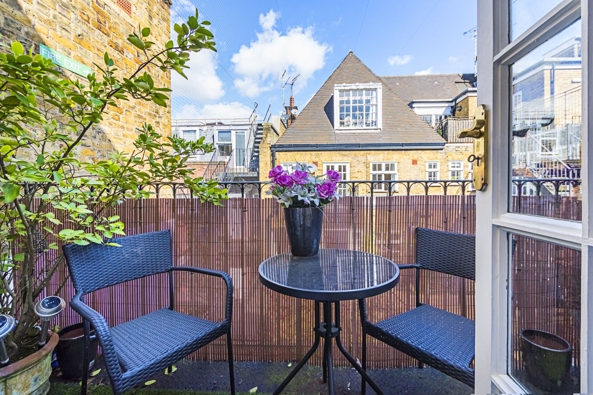Flat Phillimore Walk in Greater London