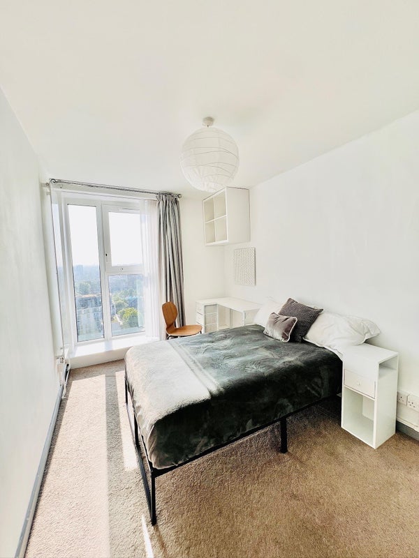 Room Fellows Road in Greater London