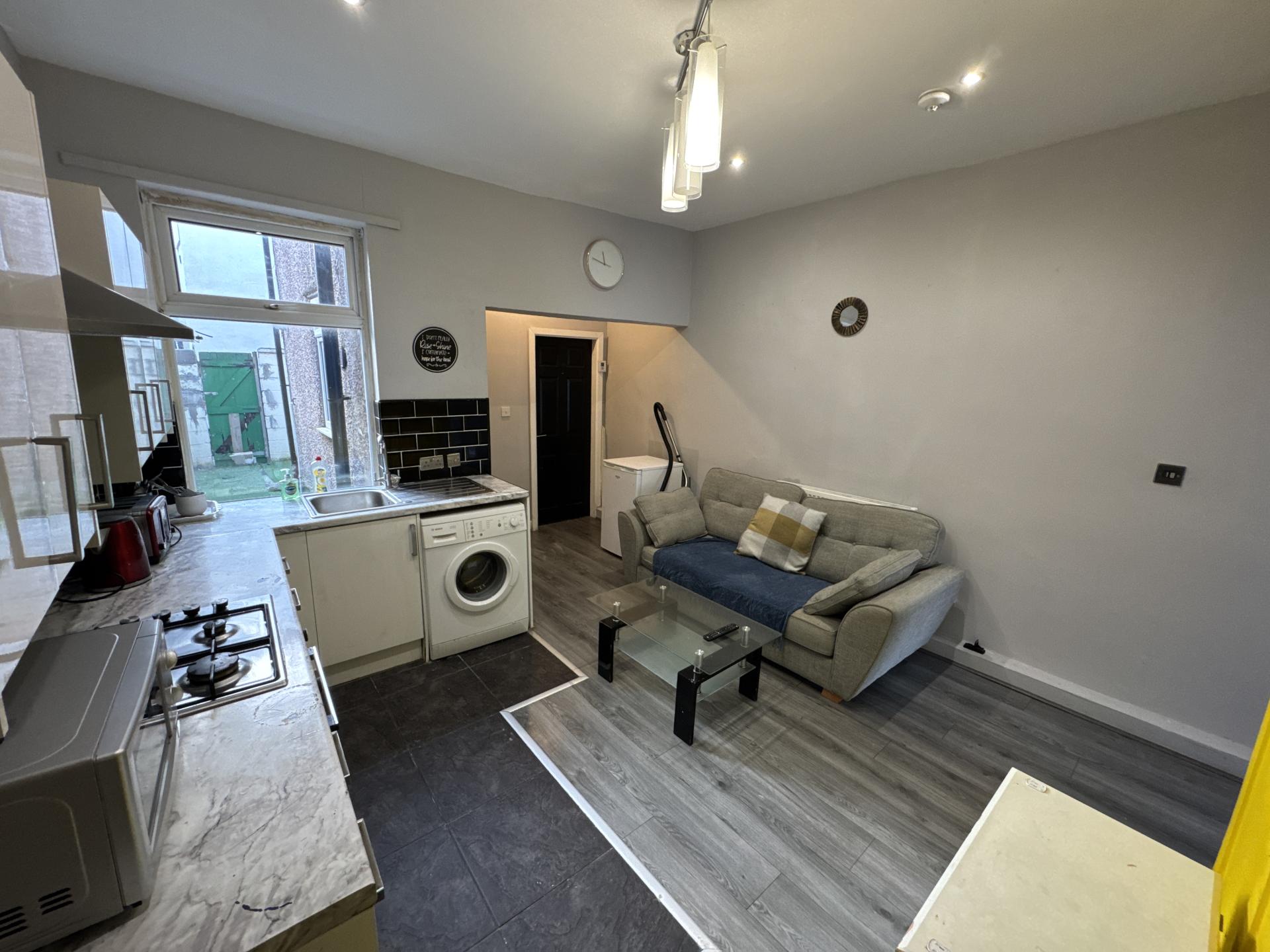 Room Cambria Street North in Liverpool