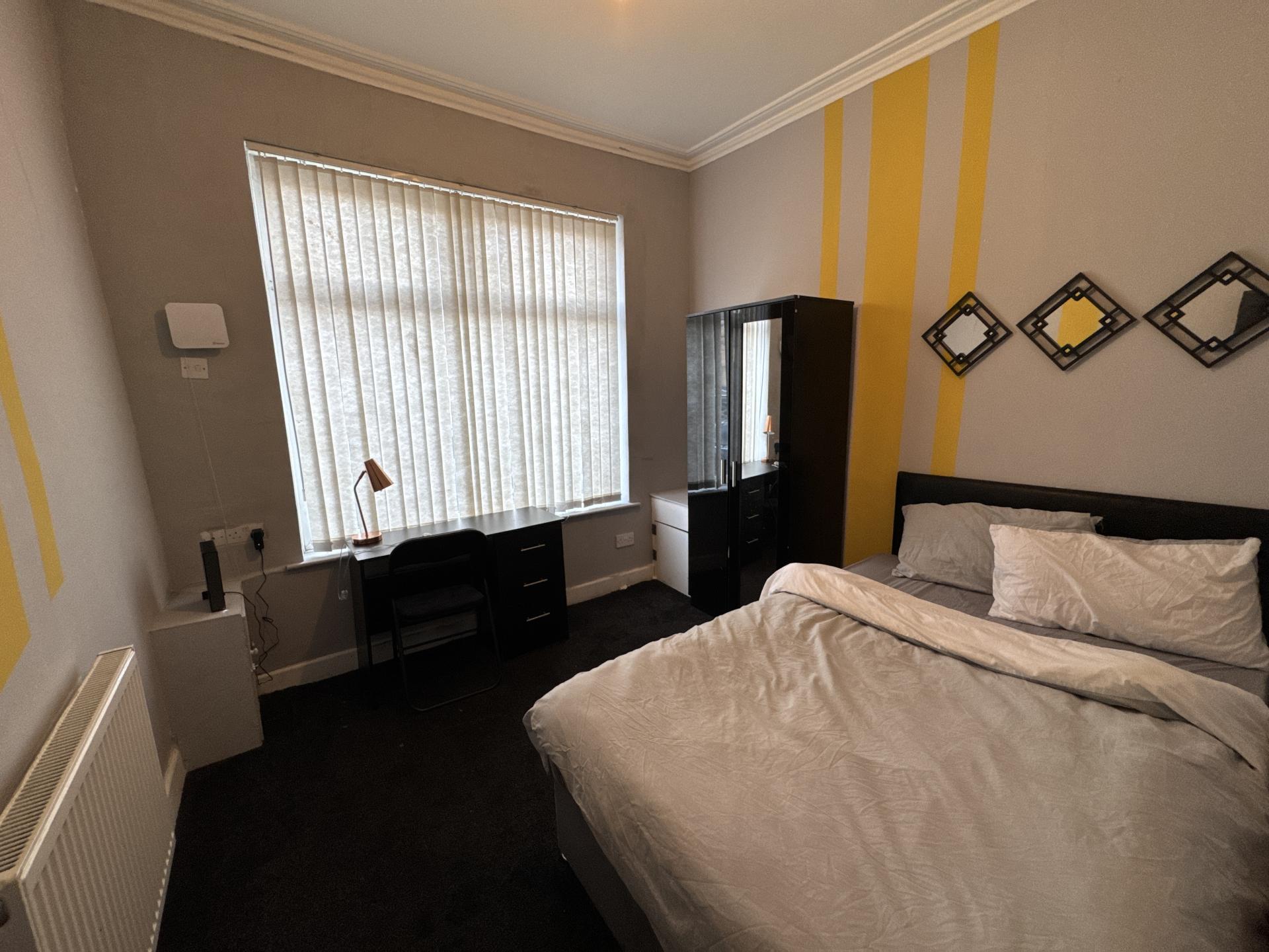 Room Cambria Street North in Liverpool
