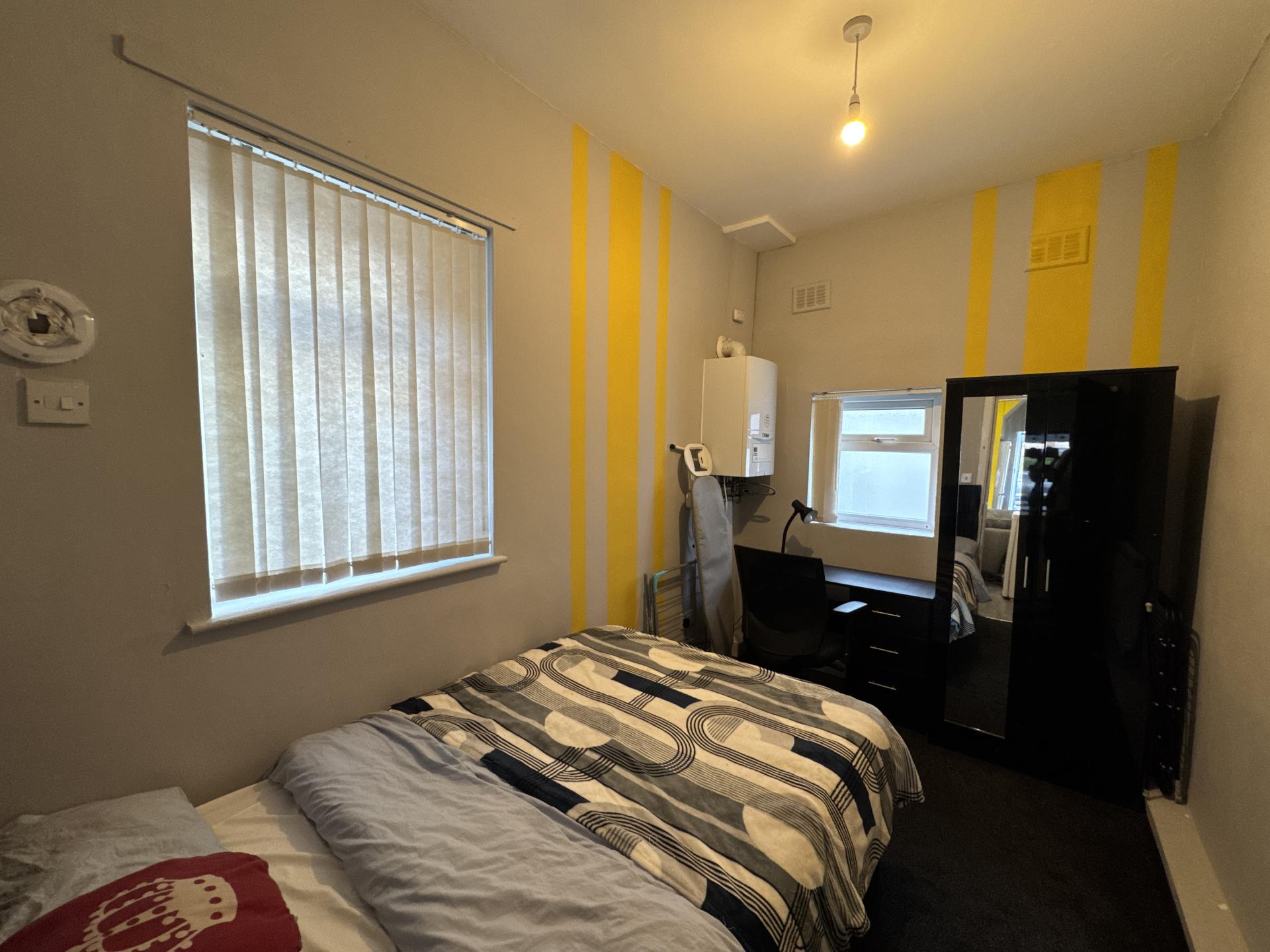 Room Cambria Street North in Liverpool