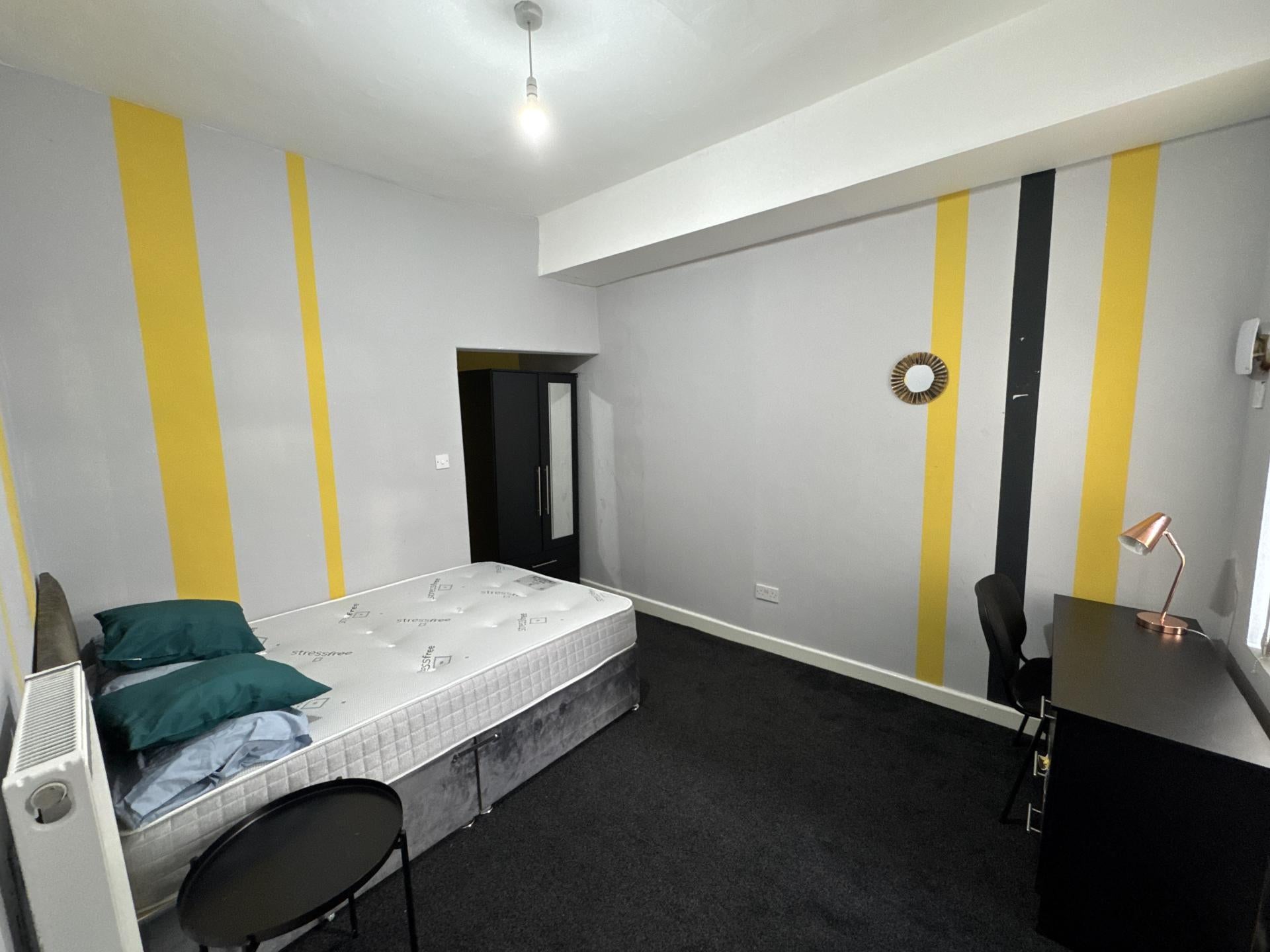 Room Cambria Street North in Liverpool