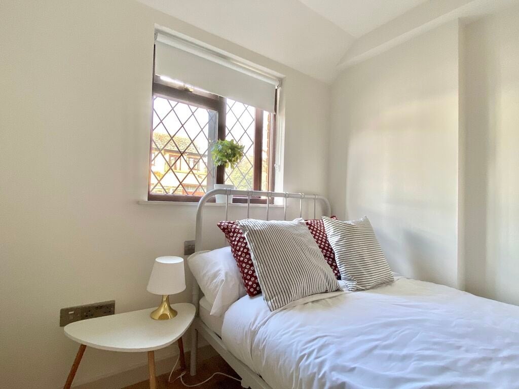 Room Buxton Street in Greater London