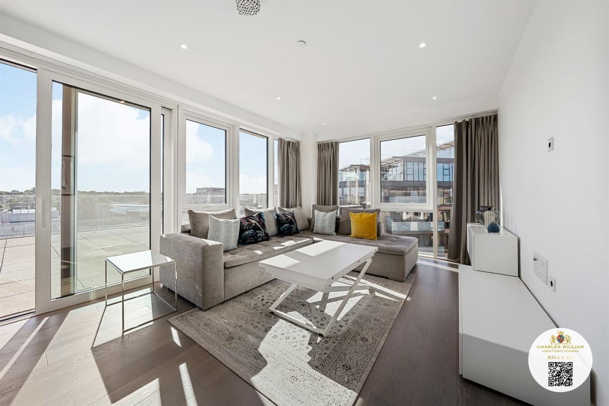 Flat Juniper Drive in Greater London