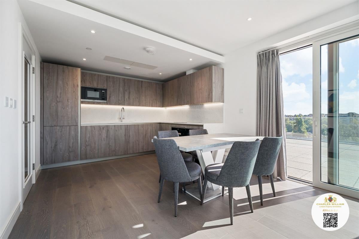Flat Juniper Drive in Greater London