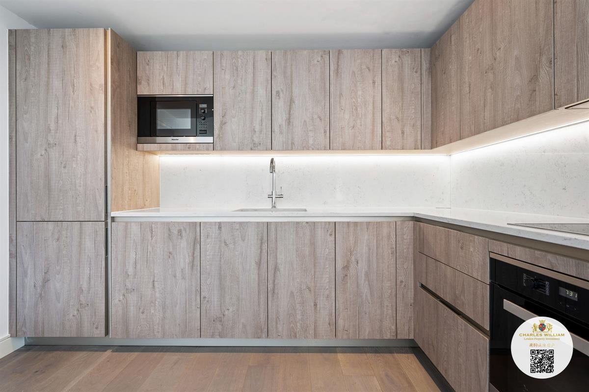 Flat Juniper Drive in Greater London