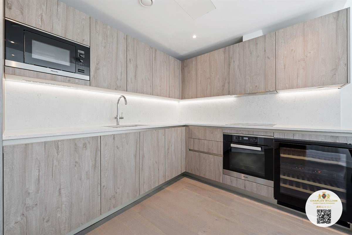 Flat Juniper Drive in Greater London