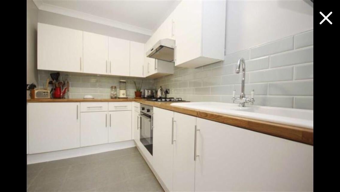 Flat Kettlebaston Road in Greater London