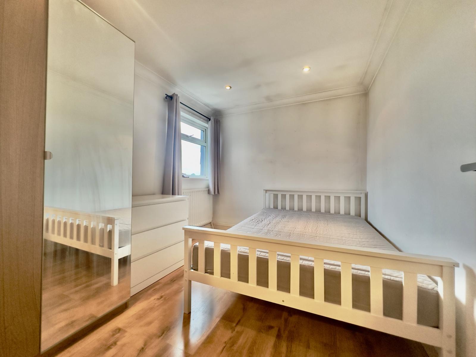 Flat Undine Street in Greater London