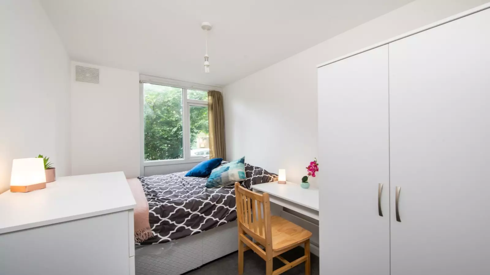 Flat York Road in Greater London